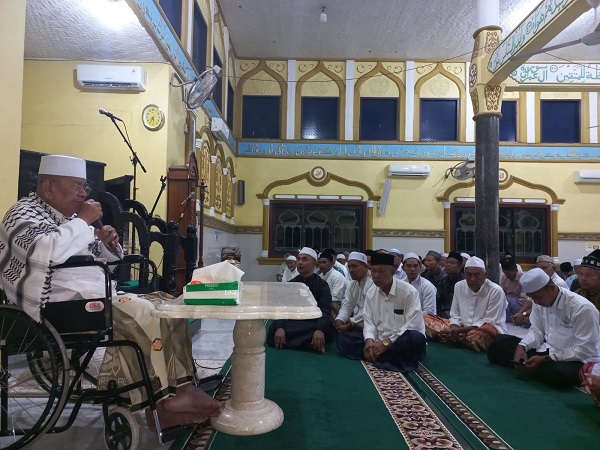 Abon Arongan Sampaikan Pesan Khusus Ke Jemaah Subuh