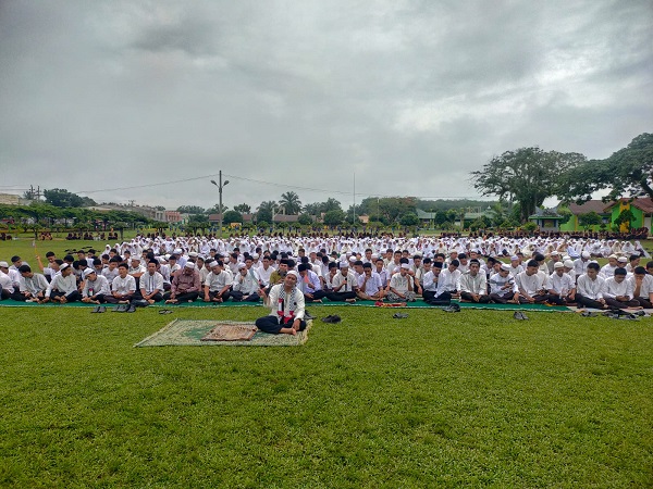 1.150 Siswa Dan Guru MAN 1 Palas Shalat Ghaib Untuk Palestina
