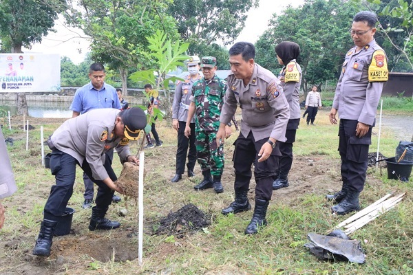 Polres Binjai Tanam Sejuta Pohon