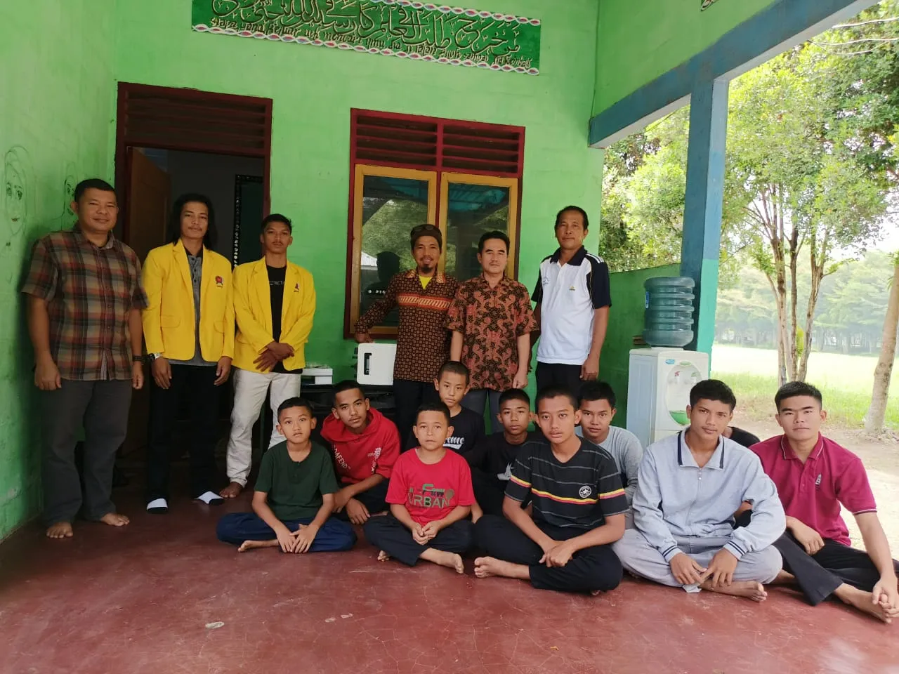 Pengabdian Masyarakat Universitas Pembangunan Panca Budi Pasang PLTS Di Pesantren Modern Fajrul Iman