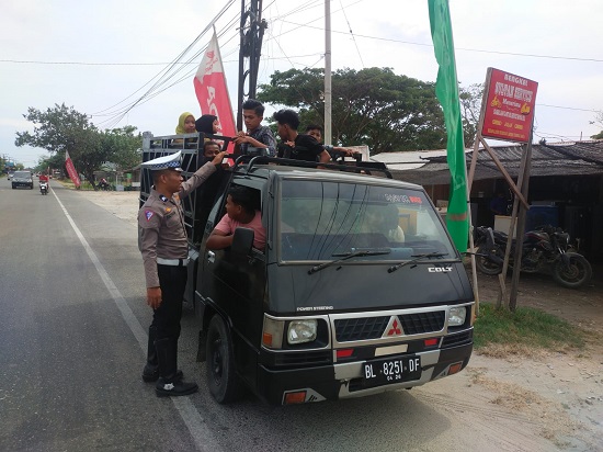 Hindari Kecelakaan, Mobil Bak Terbuka Dilarang Angkut Penumpang