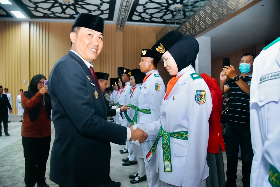 Pj Bupati Heri Kukuhkan 44 Anggota Paskibraka Batubara