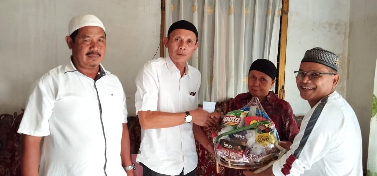PWI Tabagsel Berikan Bantuan Kepada Janda Wartawan