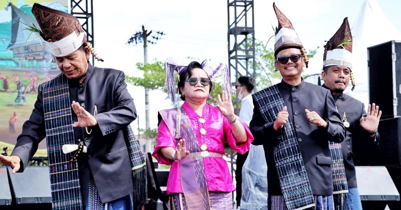 Ribuan Warga Hadiri Pembukaan PRB Ke-34, Bupati: Lestarikan Budaya Simalungun