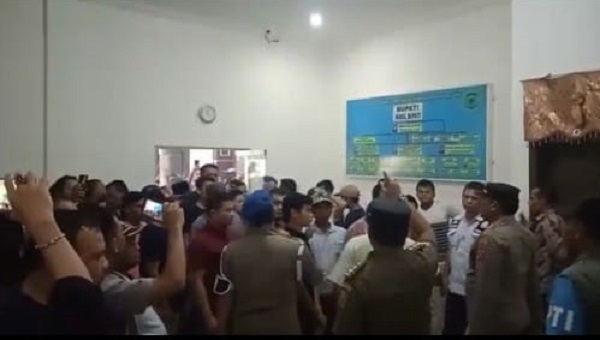 Gubsu Dan Mendagri Harus Tegas Sikapi Kisruh Pemerintahan Padanglawas