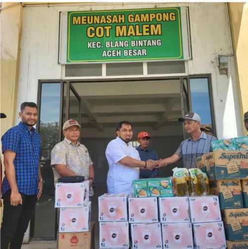 Pj Bupati Aceh Besar Salurkan Bantuan Untuk Korban Kebakaran Cot Malem