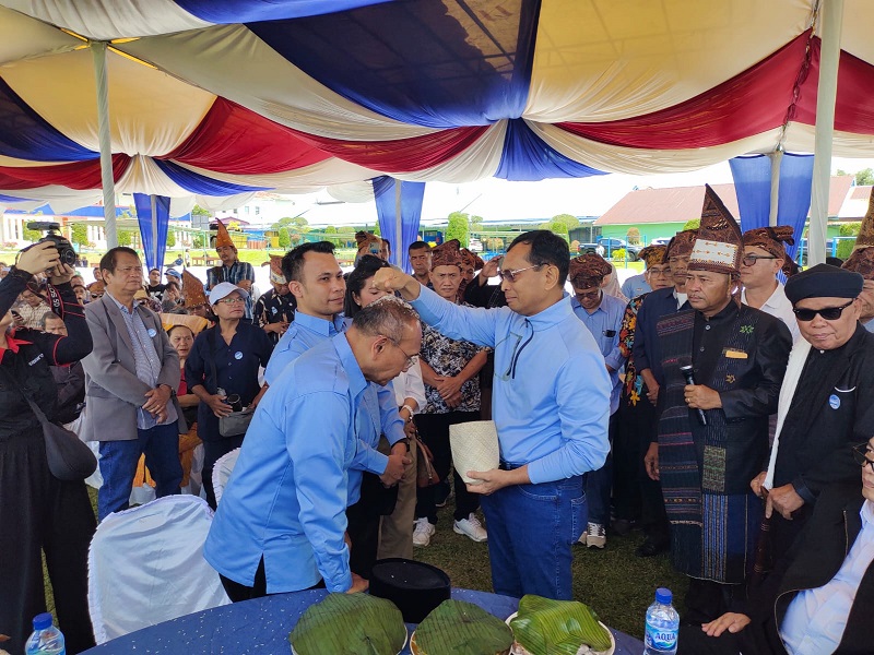 Raja Marpitu Dan Tokoh Agama Lepas Anton - Benny Daftar Ke KPU Simalungun