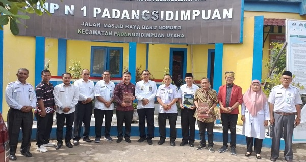 Disdik P.Siantar Studi Banding Penerapan Muatan Lokal Ke P.Sidempuan