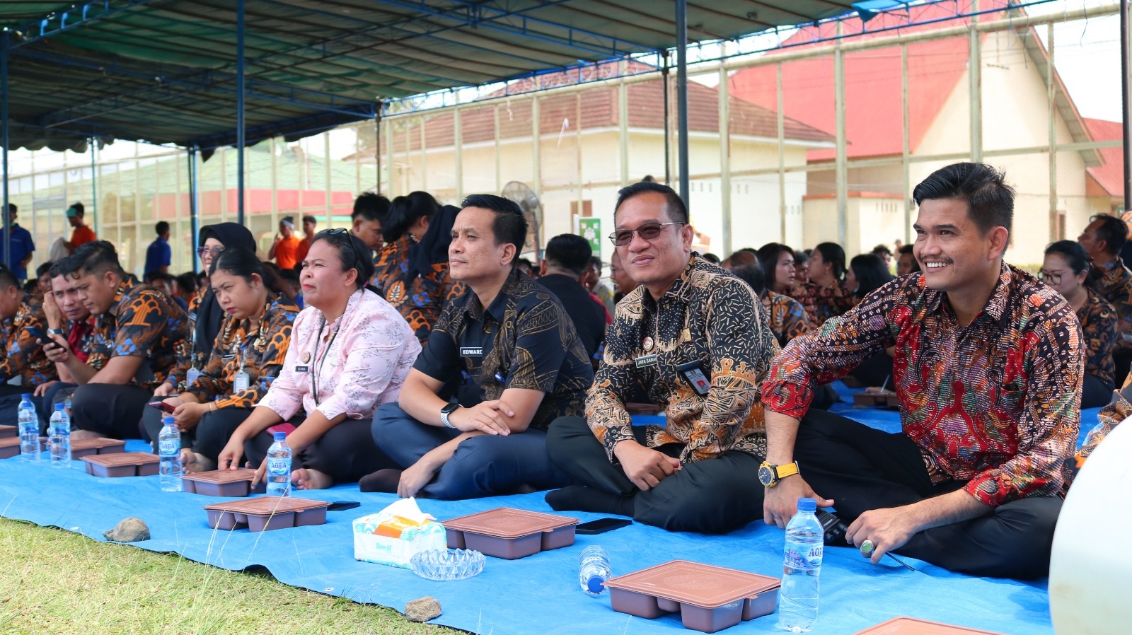 Gelar Acara Punggahan, Kalapas Makan Bersama WBP Gunakan Ompreng