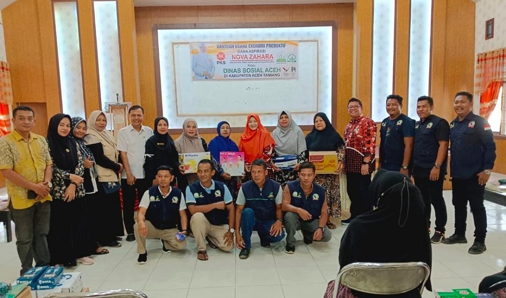Pelaku Usaha Di Tamiang, Terima Bantuan UEP Nova Zahara