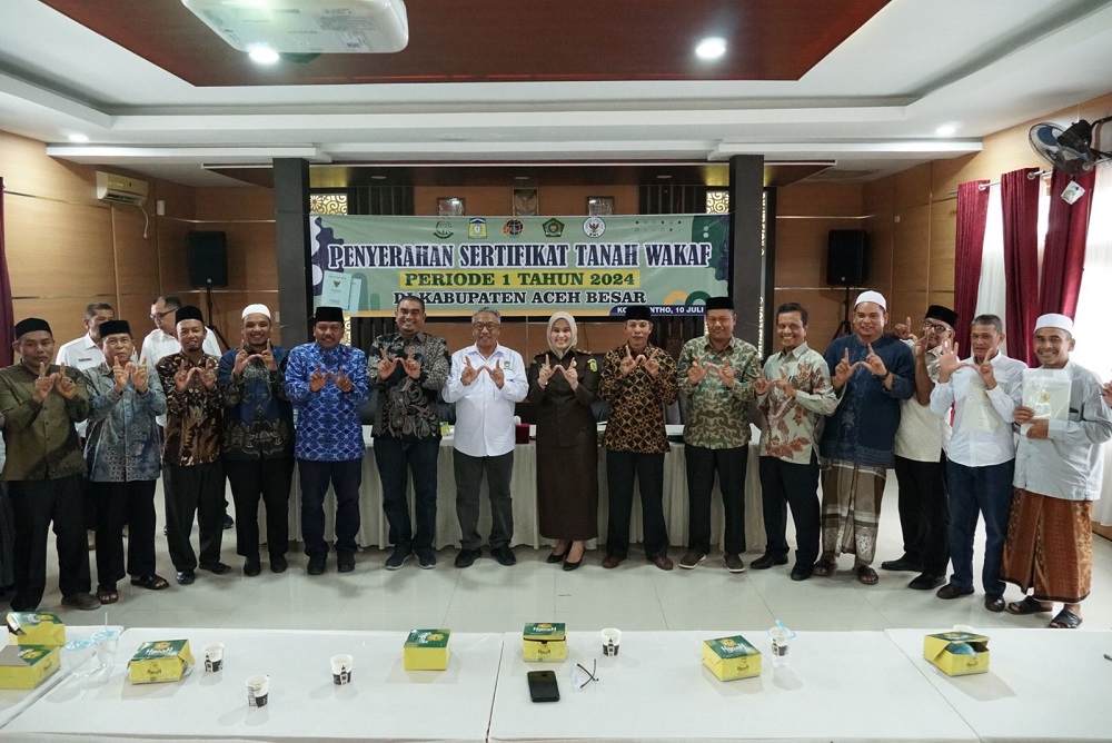 Aceh Besar Tercepat Serahkan Sertifikat Tanah Wakaf 2024