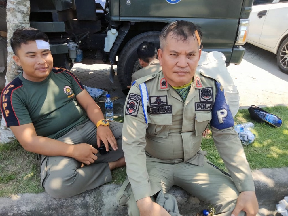 3 Personel Satpol PP Terluka, 1 Mobil Damkar Hangus Dibakar