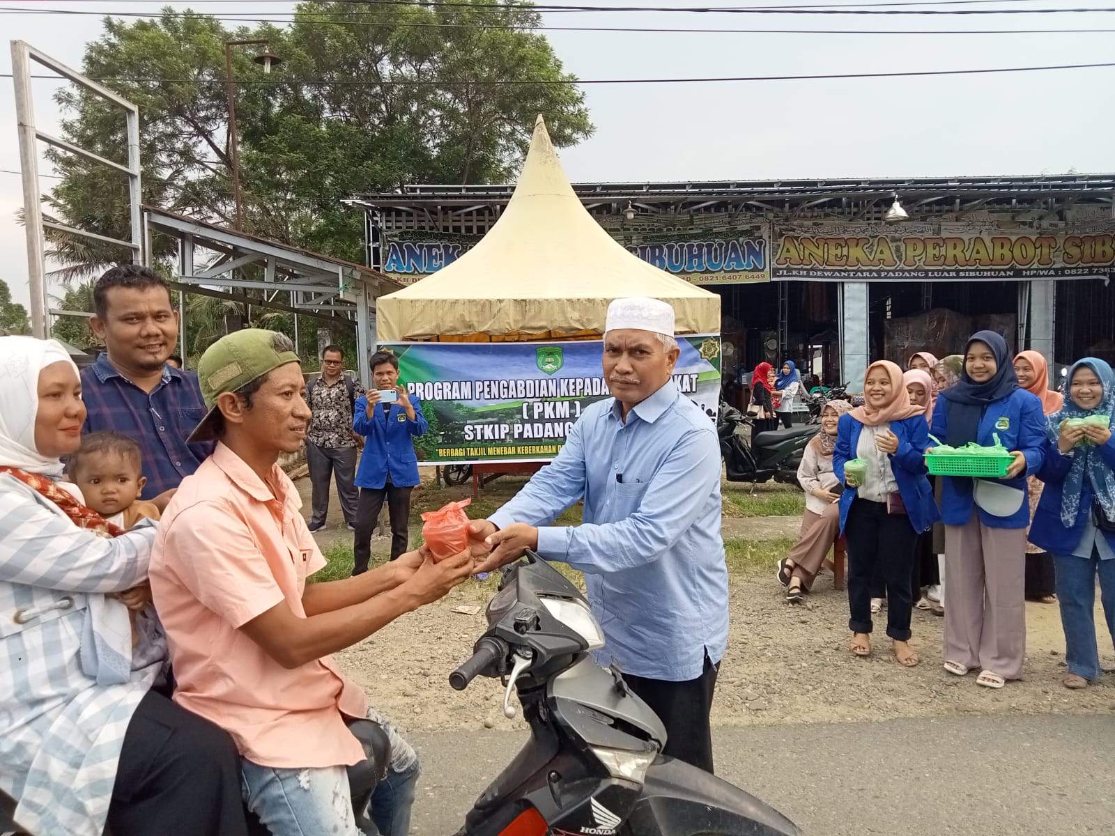 Mahasiswa STKIP Palas Berbagi Keberkahan Ramadhan 1445 H