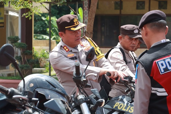 Kapolres Pimpin Pengecekan Randis Roda Dua