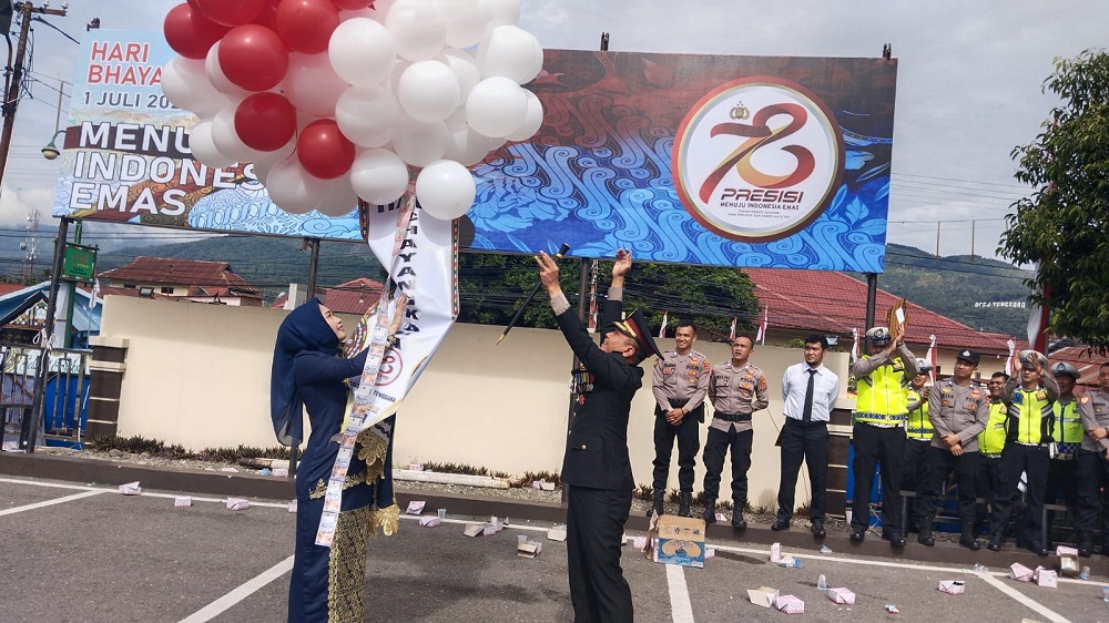 Hari Bhayangkara, Kapolres Agara Beri Piagam Penghargaan Hingga Wartawan Terbaik