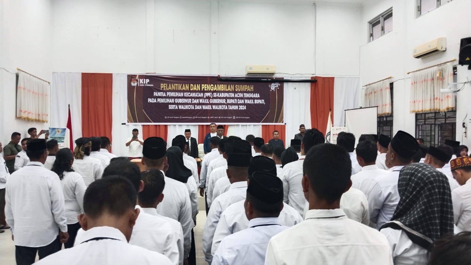 KIP Lantik 80 PPK Pilkada Agara 2024