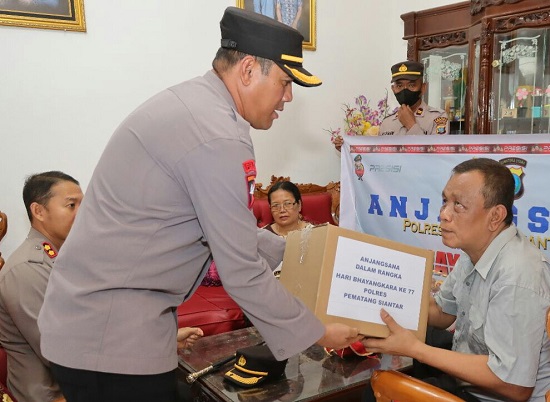 Sambut HUT Ke-77 Bhayangkara, Polres P.Siantar Anjangsana Ke Personel Sakit