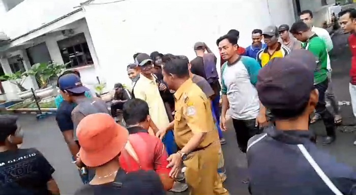 Puluhan Petugas Kebersihan Demo Pemko Binjai