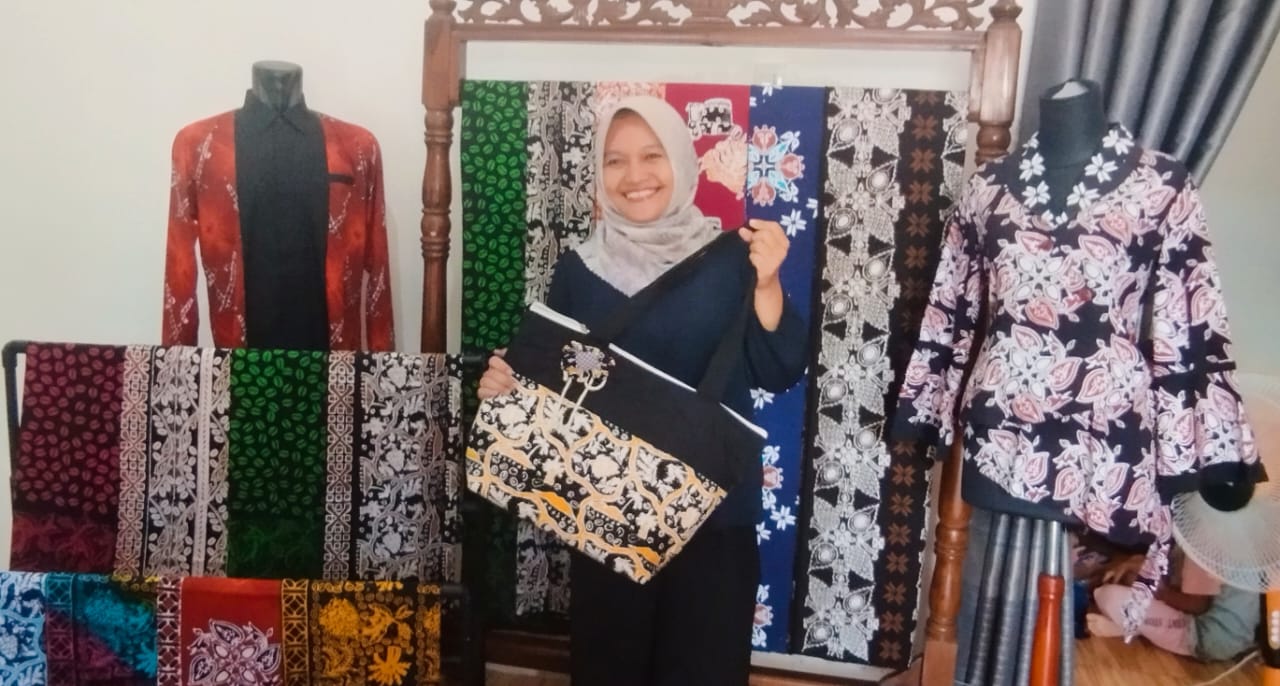 Sentuhan PT AR Di KUB Batik Tapsel