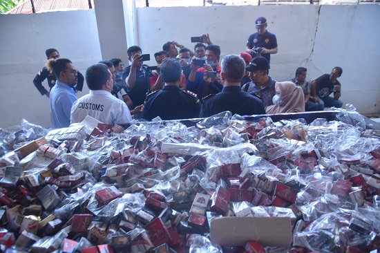 1,1 Juta Batang Rokok Ilegal Dimusnahkan Bea Cukai Lhokseumawe
