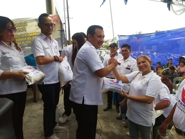 Syukuran Juara KTA Terbanyak, DPC Perindo Sunggal Bagi Ratusan Karung Beras