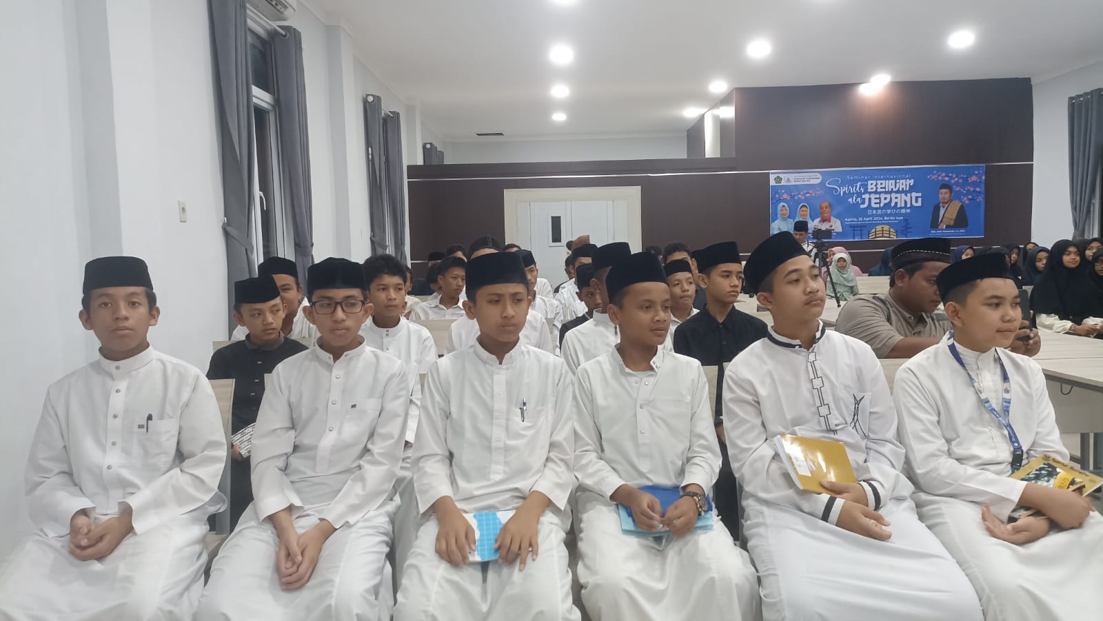 Santri Dayah Ruhul Qurani Seminar Internasional Spirit Belajar Ala Jepang