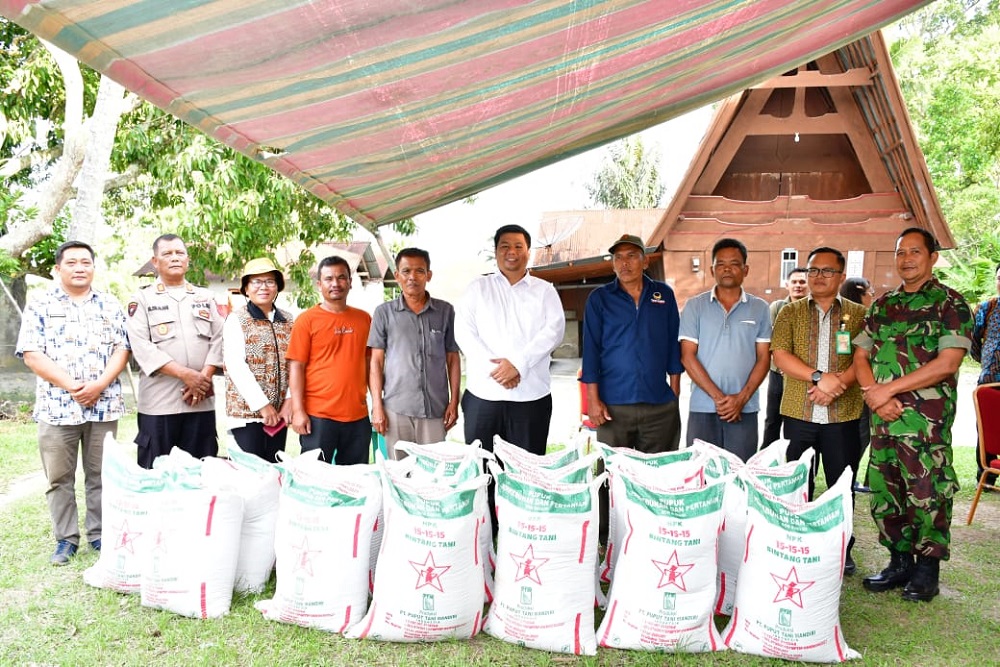Poktan Kecamatan Nainggolan Terima Pupuk Gratis 19,1 Ton