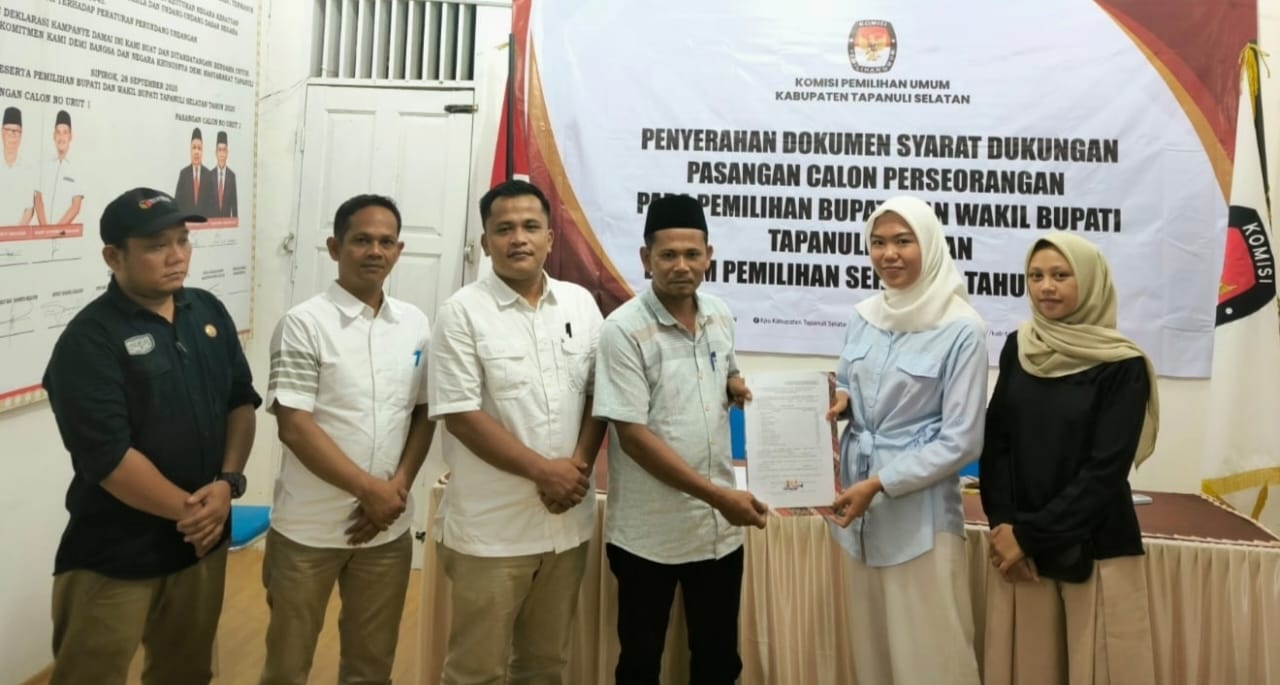 Dolly Pasaribu-Ahmad Buchori Serahkan Dukungan Perseorangan Ke KPU Tapsel