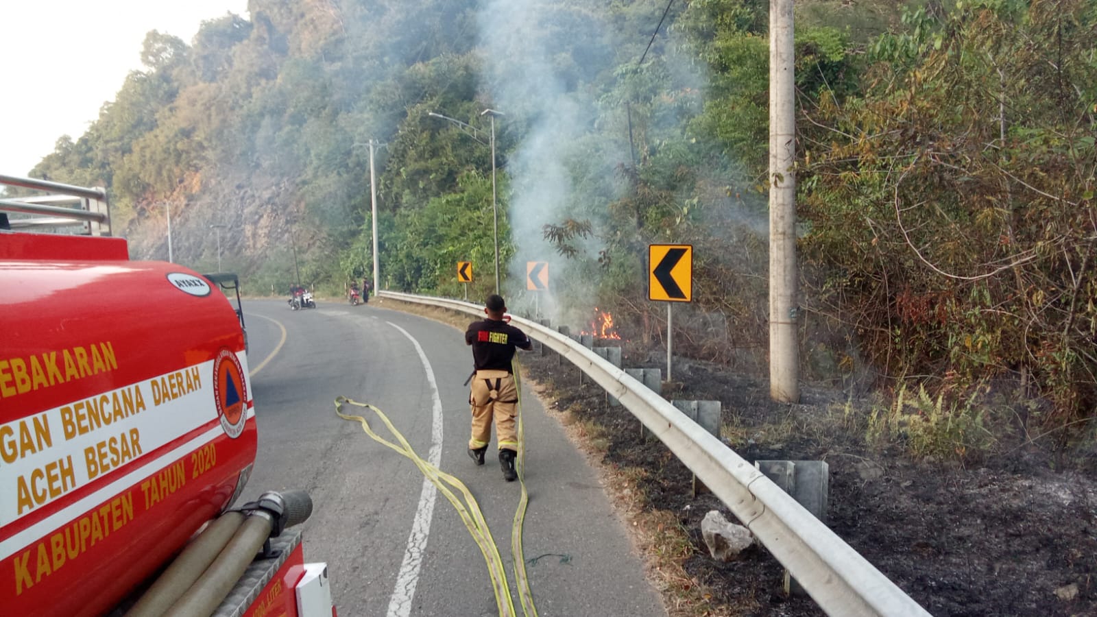 Lahan Ilalang Di Lereng Glee Ludah Terbakar