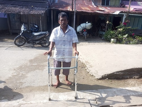 Nelayan Lumpuh Jatuh Dari Pohon