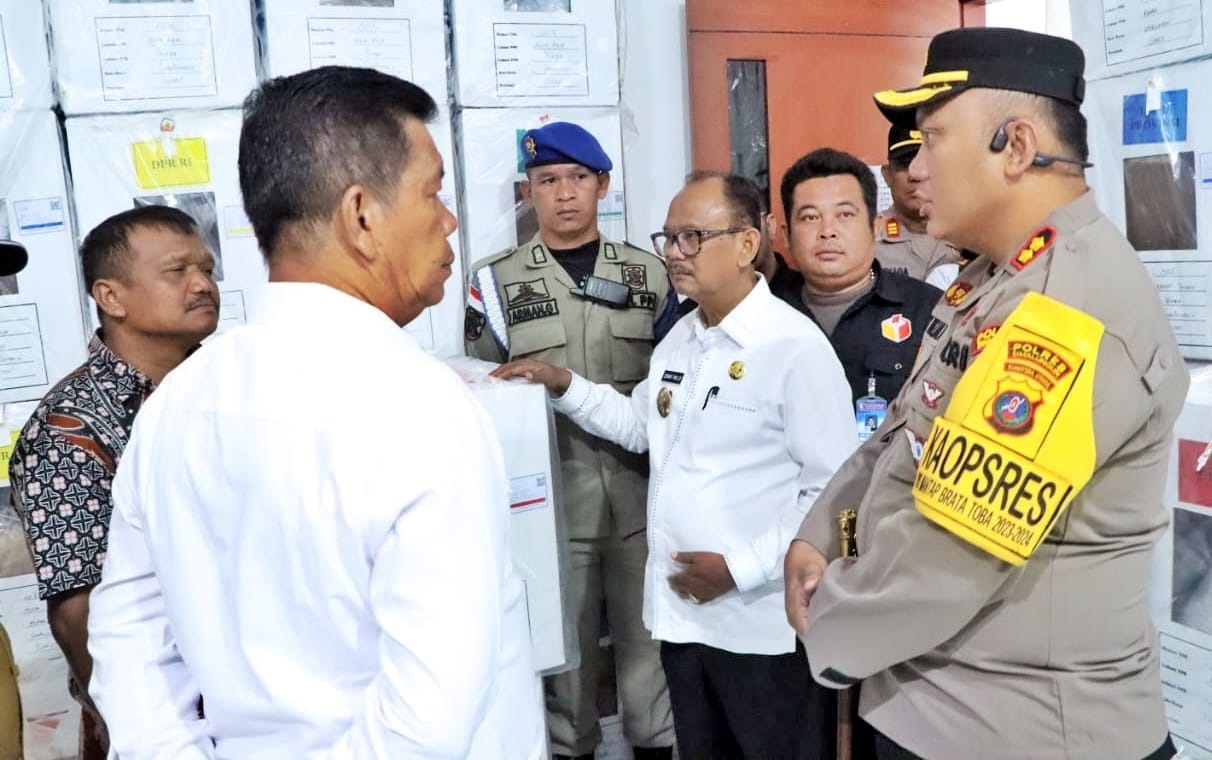 Tinjau Kesiapan TPS, Bupati Ajak Masyarakat Sukseskan Pemilu
