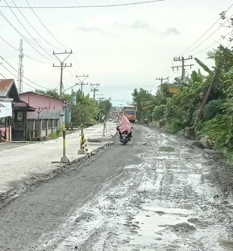 Aspal Bekas Kerukan Jalan Umar Baki Diduga Dijual