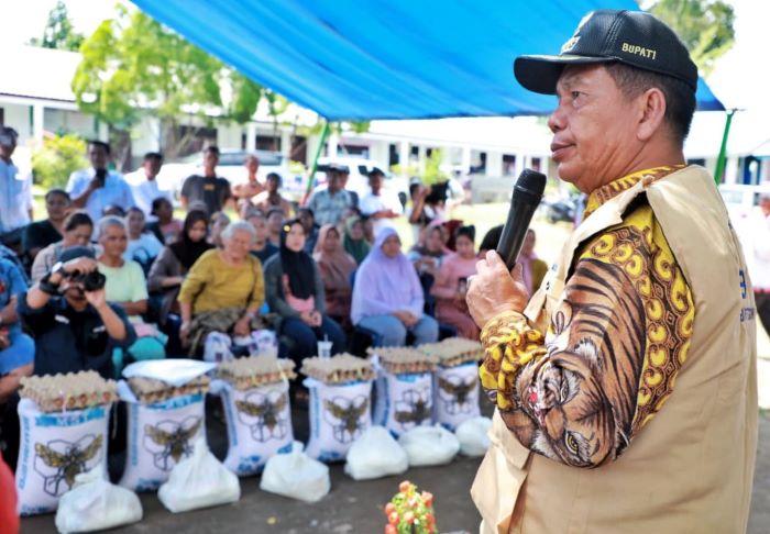 Bupati Simalungun Beri Tali Asih Korban Bencana Angin Puting Beliung