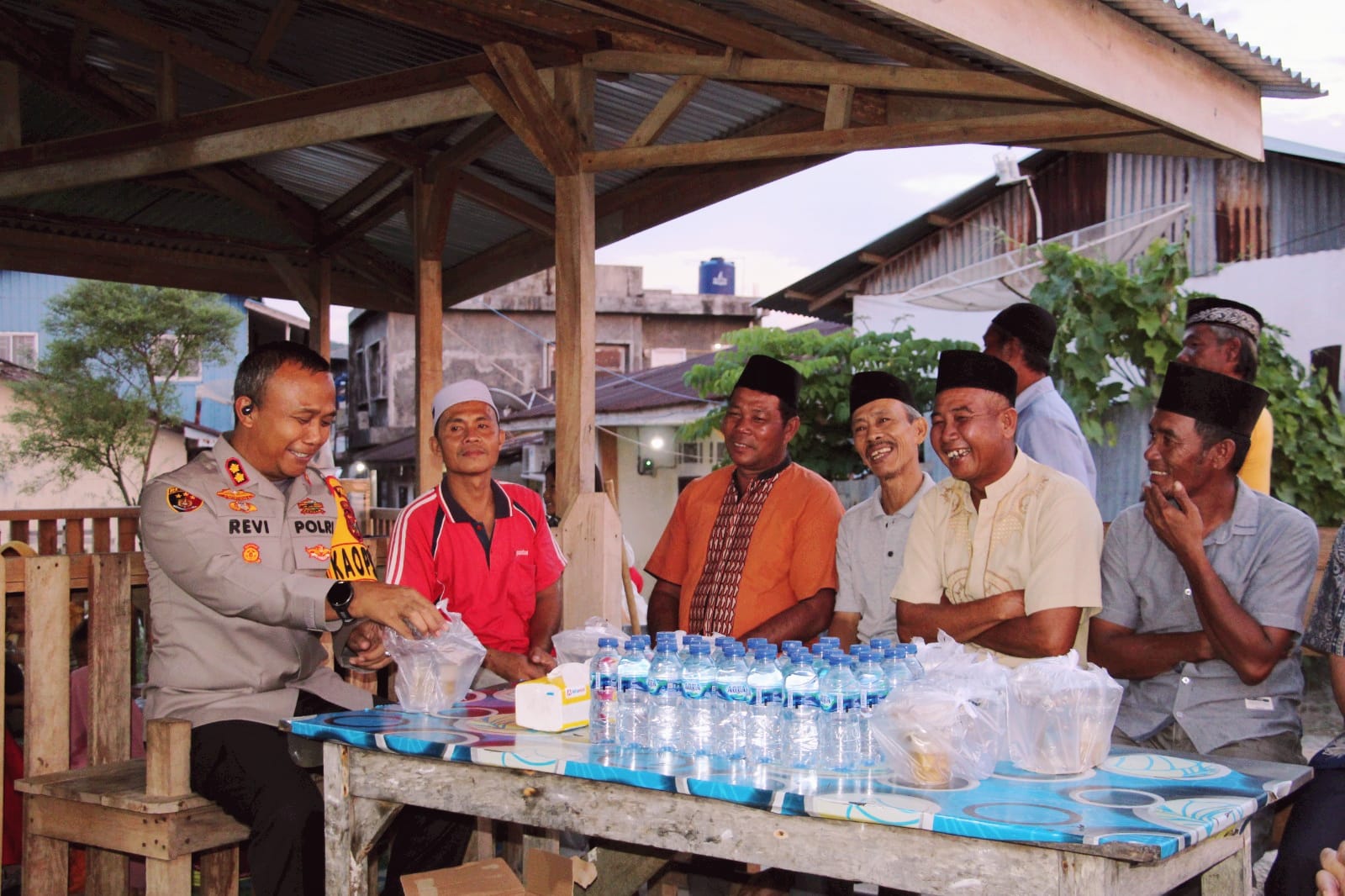 Kapolres Nias Buka Puasa Bersama Para Nelayan