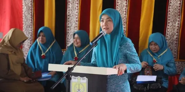 Ayu Marzuki Berikan Pembinaan Gammawar Di Gampong Geuceu Menara
