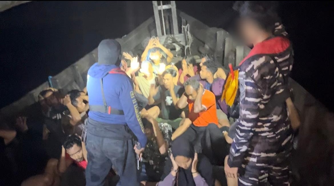 23 PMI Ilegal Diamankan TNI AL Di Perairan Kualatanjung