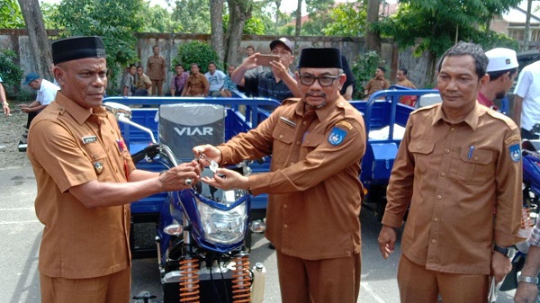 Pemko Langsa Serahkan 27 Betor Sampah Ke Gampong Dan Dayah