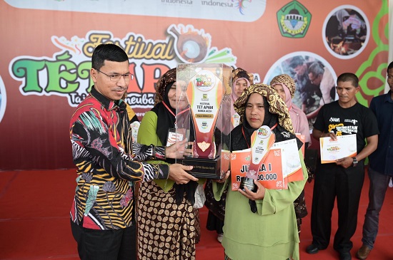Gampong Peuniti Juarai Festival Tet Apam