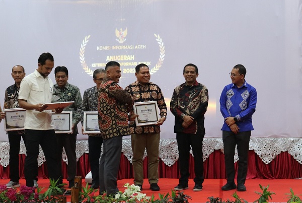 Pemkab Abdya Terima Penghargaan Keterbukaan Informasi Publik