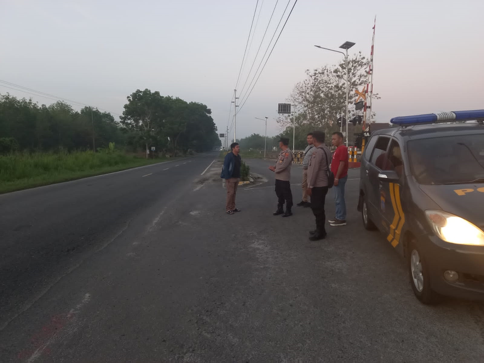 Cegah Gangguan Kamtibmas, Polsek lndrapura Gencarkan Patroli Subuh