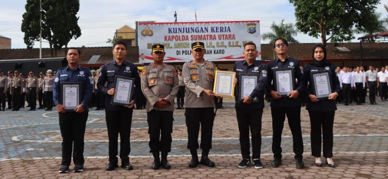 Kapolres Tanah Karo Berikan Reward Kepada Personel Sihumas