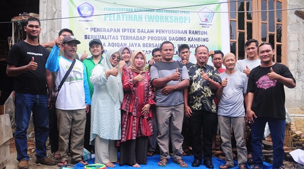 Dosen UGN P.Sidimpuan Edukasi Peternak Lokal Tingkatkan Kualitas Ternak