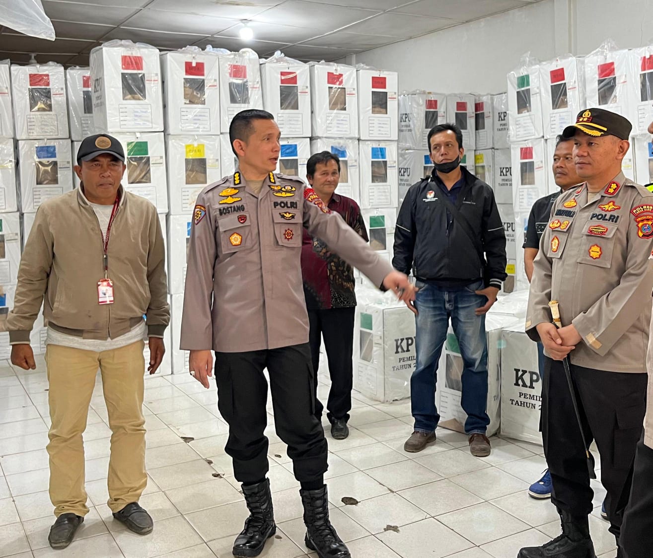 Polisi Kawal Logistik Pemilu Pasca Pemungutan Suara