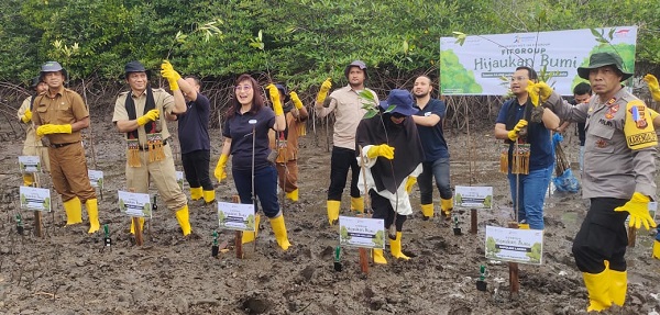 FIF Group Tanam Mangrove Hijaukan Bumi