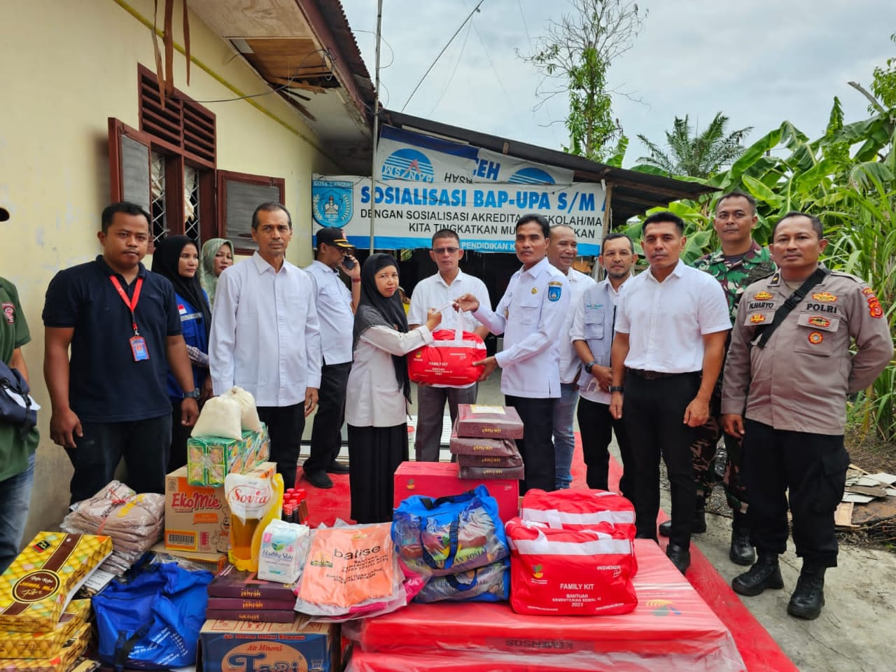 Pemko Langsa Serahkan Bantuan Sembako Rumah Kebakaran