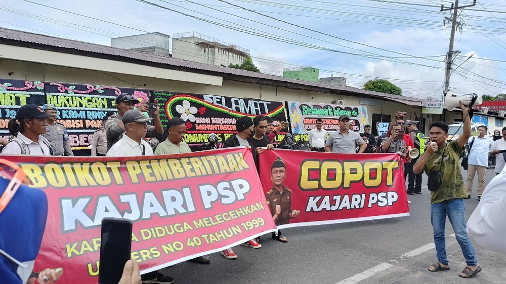 Wartawan Demo Kajari Padangsidimpuan