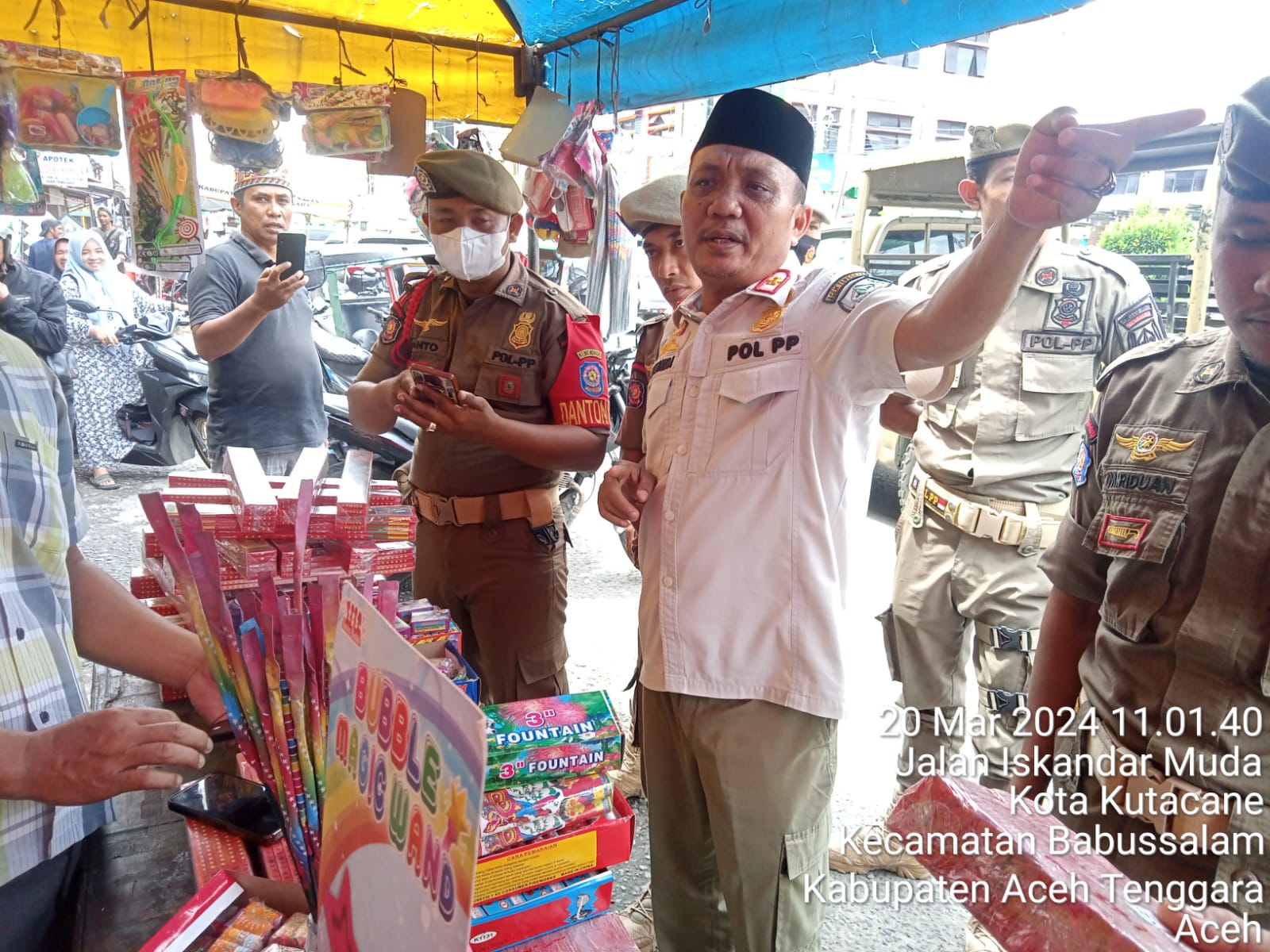 Satpol PP-WH Agara Razia Sita Ratusan Petasan