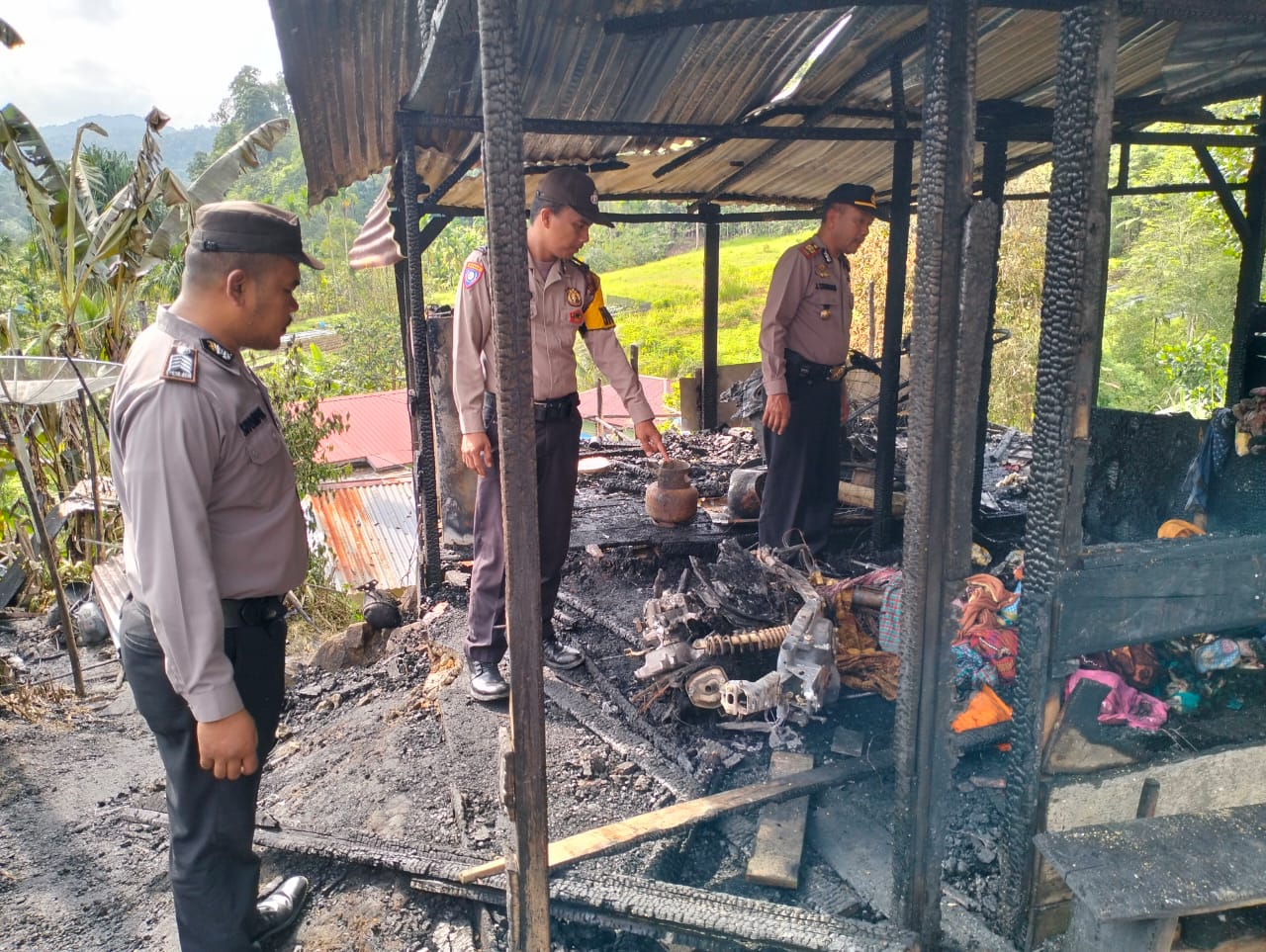 2 Rumah Semi Permanen Di Adiankoting Ludes Dilalap Api