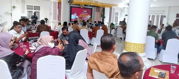 Pj Wali Kota Banda Aceh Bahas Tunjangan Pegawai Hingga Mutasi Eselon Dengan Wartawan