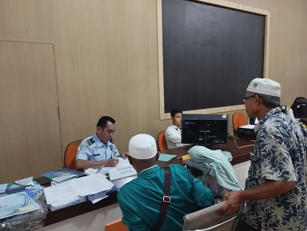 Warga Palas Sambut Baik Program Eazy Paspor